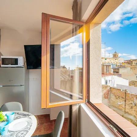 3 En La Muralla Romana Junto A La Catedral * Tarragona