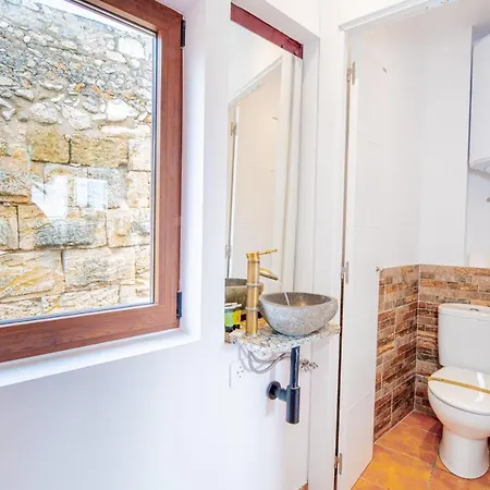 23 En La Muralla Romana Junto A La Catedral Apartament
