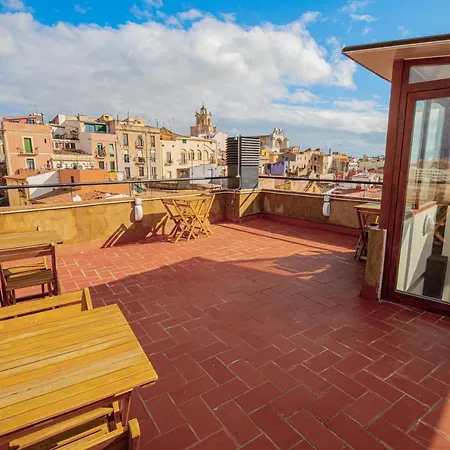 3 En La Muralla Romana Junto A La Catedral Tarragona